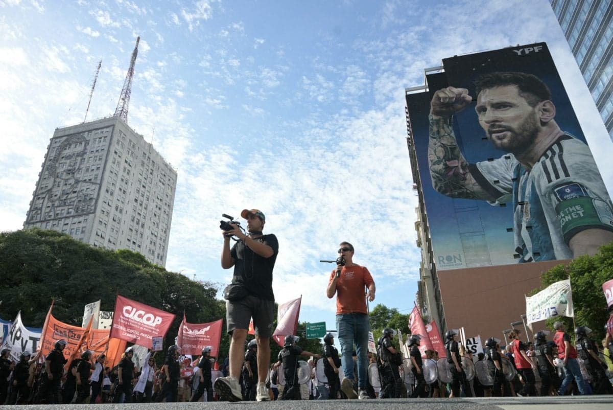 Messi critica situação socioeconômica e provoca reação de Milei