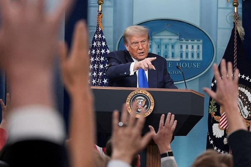 Juiz determina que governo Trump deve permitir acesso à Casa Branca para jornalistas