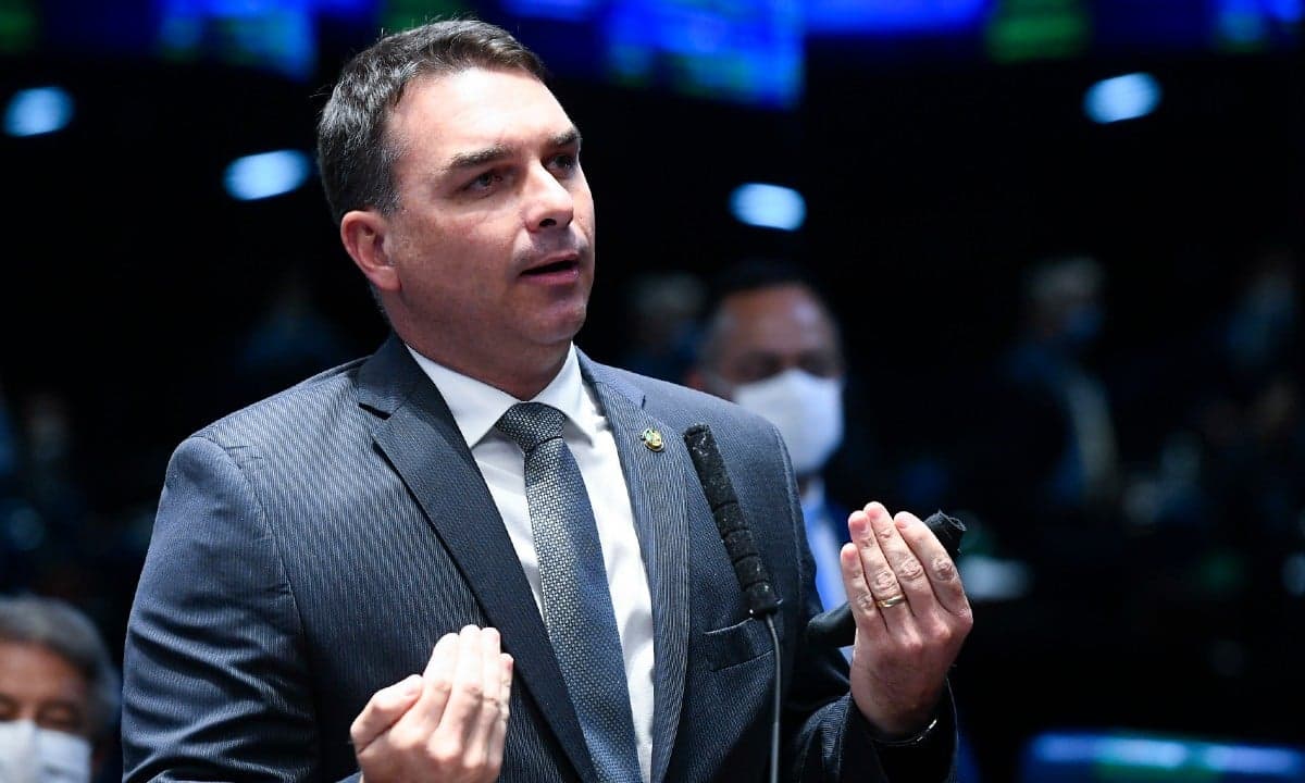 Flávio Bolsonaro e polêmica financeira geram 8,6 milhões de interações