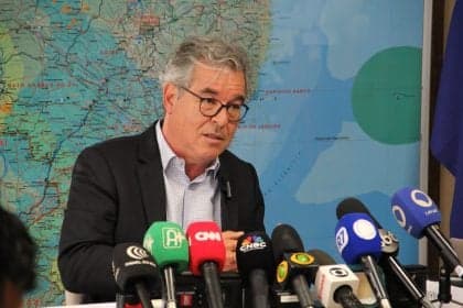 Disputa pelo Senado no Acre: Viana lidera em pesquisa recente