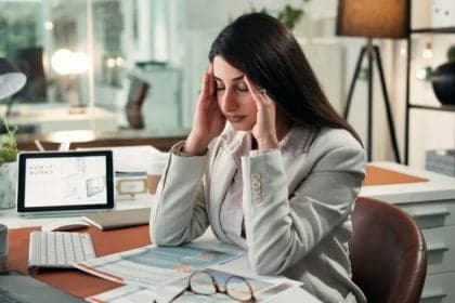 Saúde mental impacta finanças e desempenho profissional