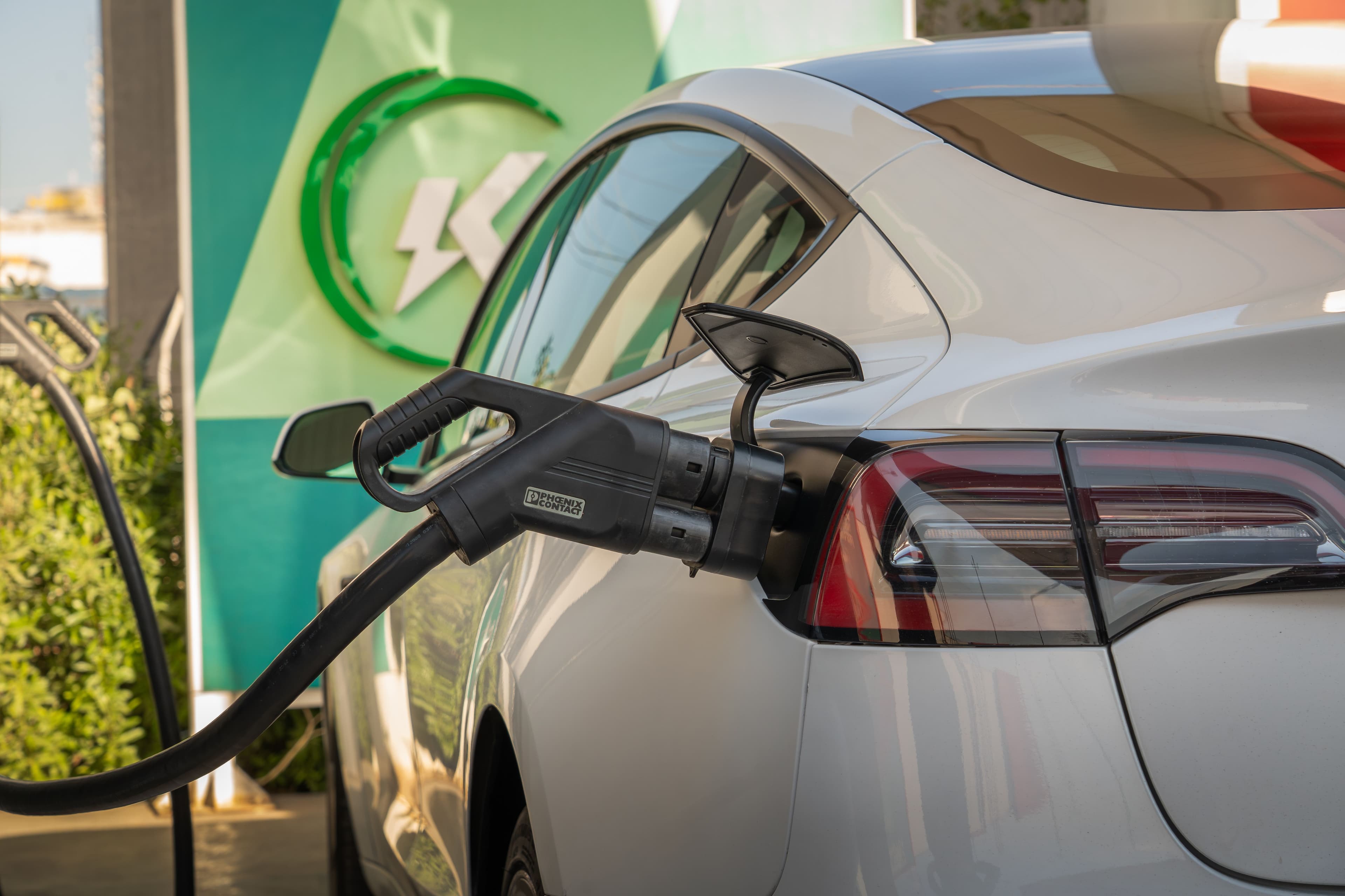 Pesquisa revela aumento do interesse por carros elétricos entre brasileiros