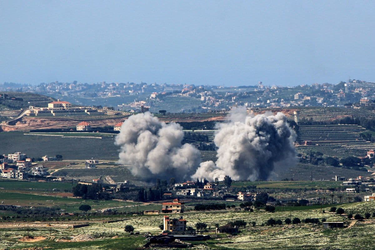Hezbollah ataca veículos israelenses em Kfar Tabnit com drones e mísseis