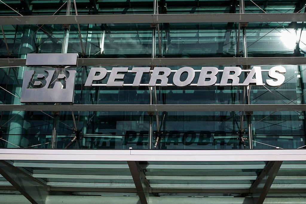 Petrobras planeja aumento da gasolina e avisa sobre monitoramento do mercado
