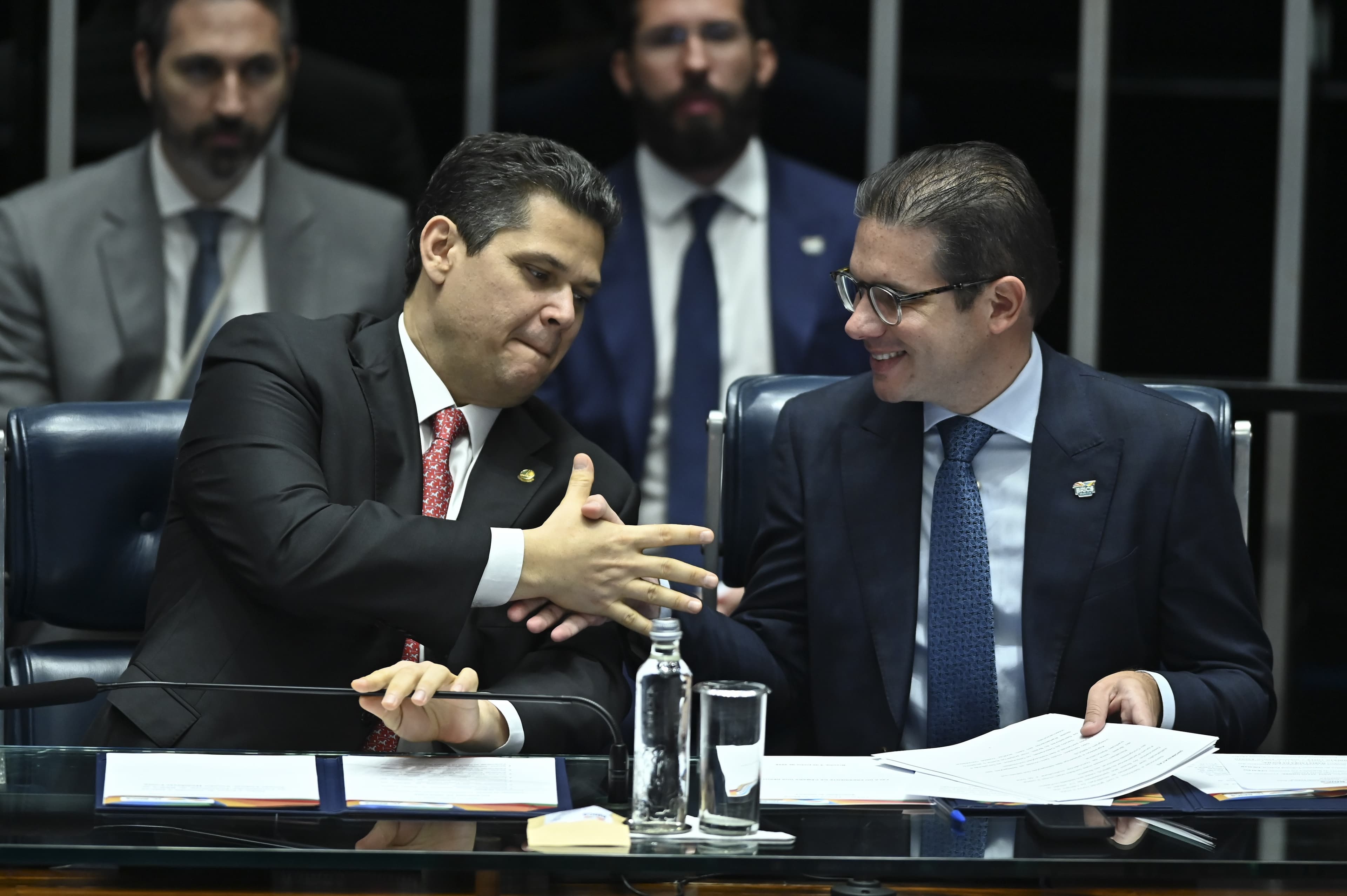 Líderes do Congresso apoiam redução de impostos sobre combustíveis