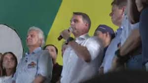 Flávio Bolsonaro defende mudanças na Constituição para aprimorar a democracia em Goiás
