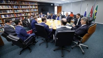Governo do DF e União selam acordo para resgatar Banco de Brasília