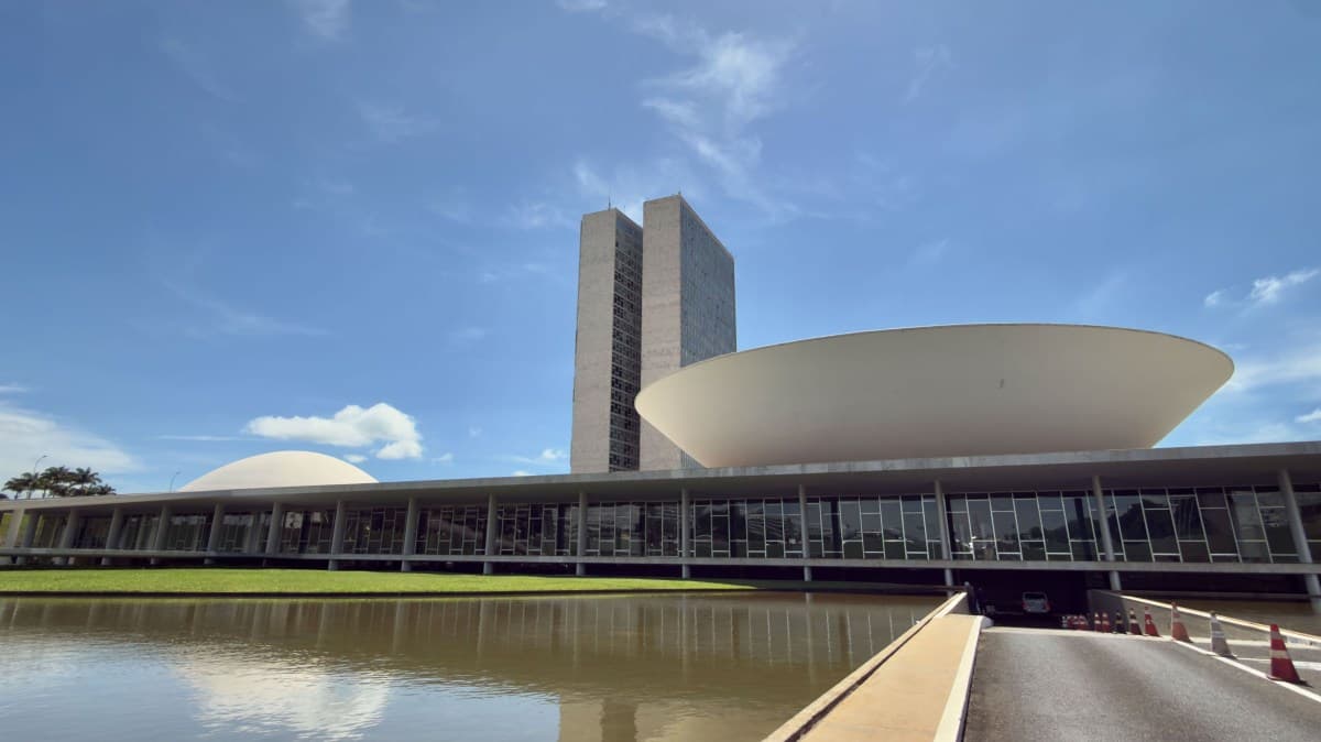 Congresso vota taxa das blusinhas e fim da escala 6x1 nesta quarta