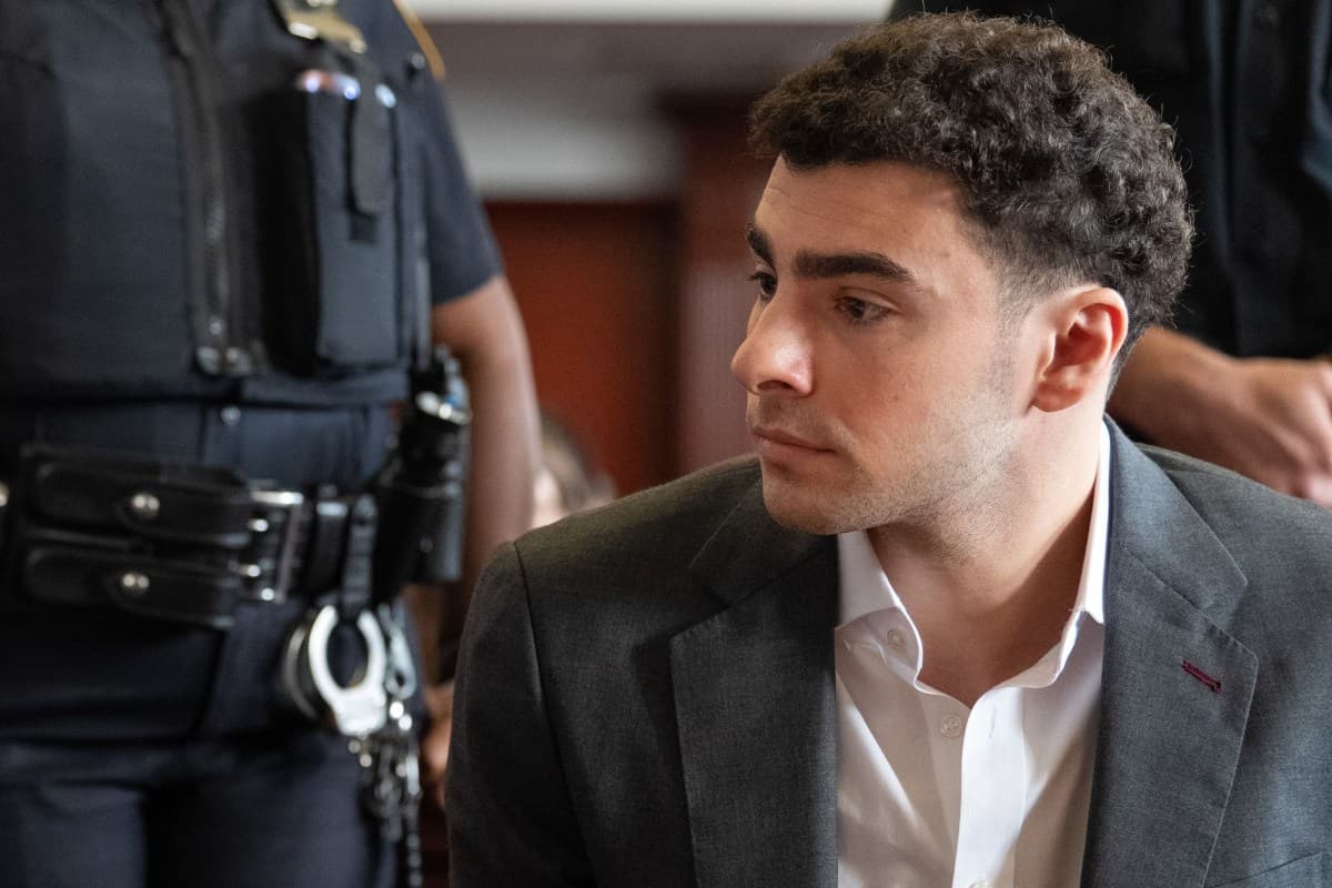 Juiz atrasa julgamento de Mangione em caso de homicídio