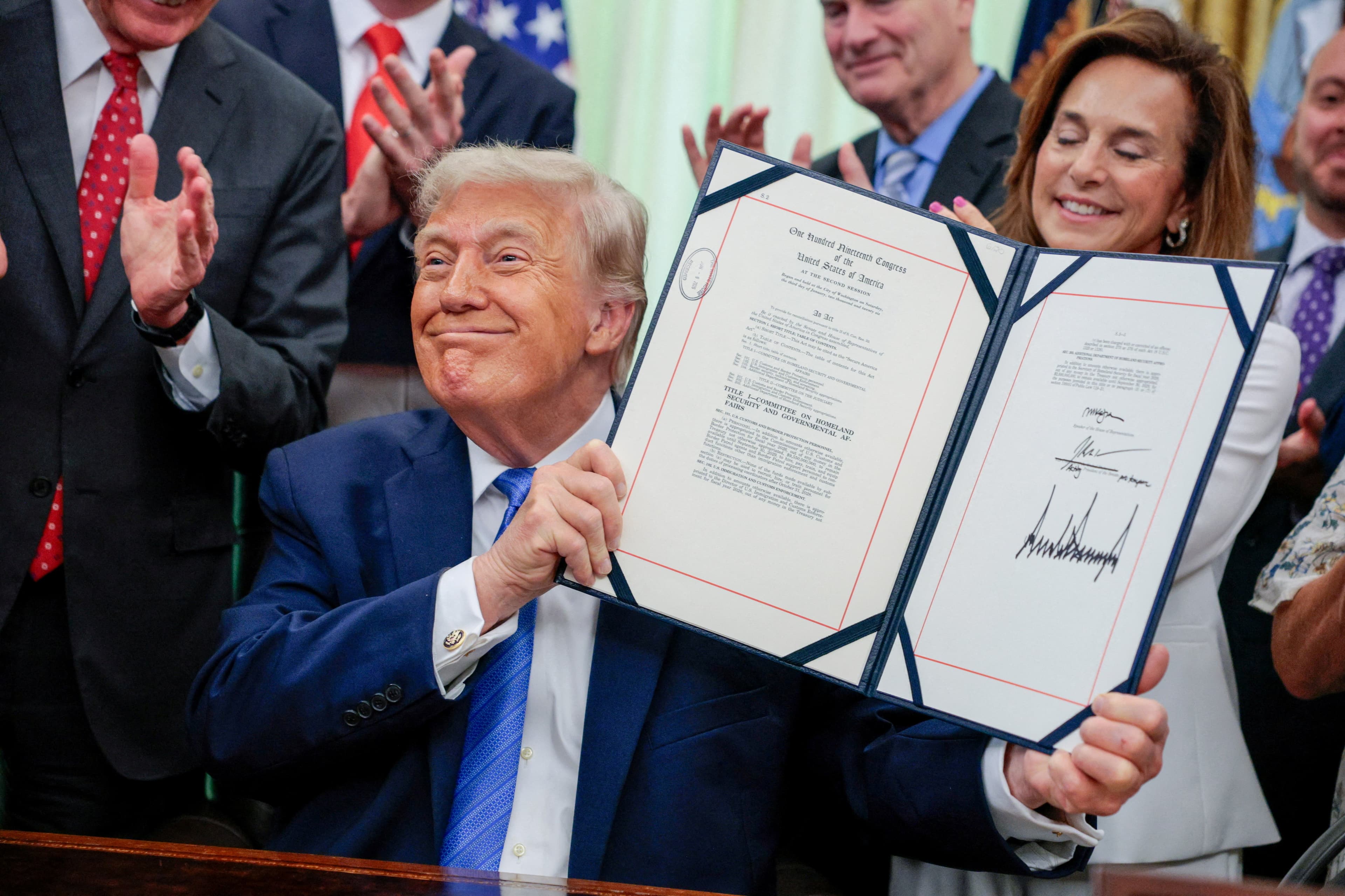 Trump declara mais de US$ 1,4 bilhão em criptomoedas em 2025