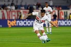SPFC encerra jejum com falta de Artur