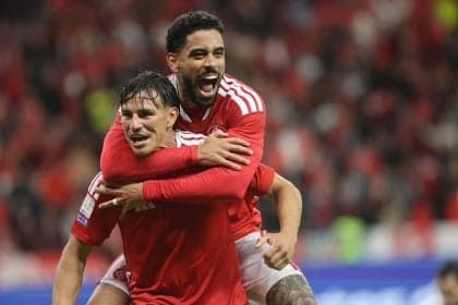 Internacional derrota Fluminense e se afasta do rebaixamento