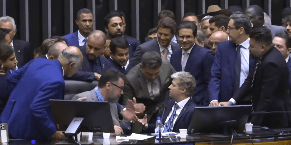 Conselho de Ética pune deputados com suspensão de dois meses