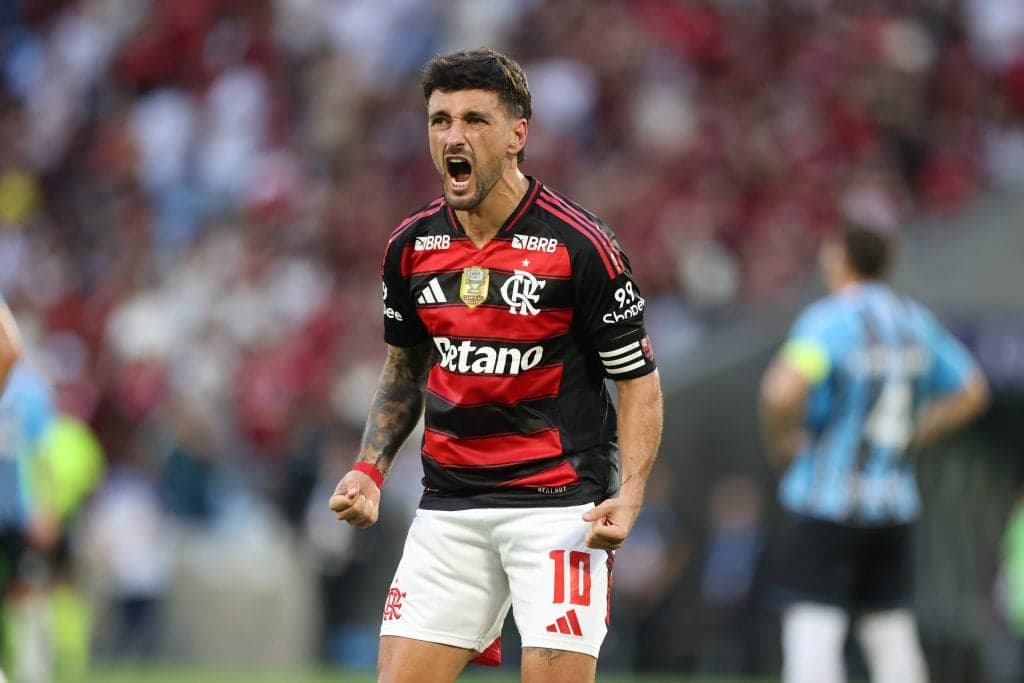 Arrascaeta fratura punho e desfalca Flamengo por até oito semanas