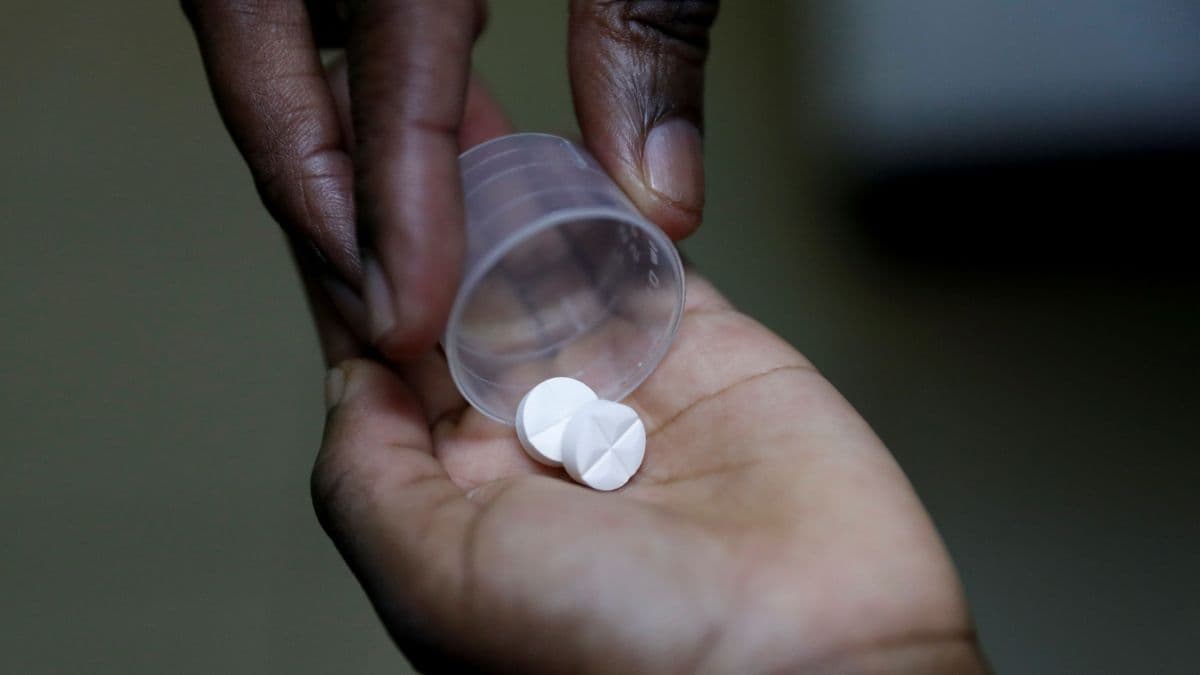 Cortes nos EUA afetam tratamento de HIV em 77 mil crianças