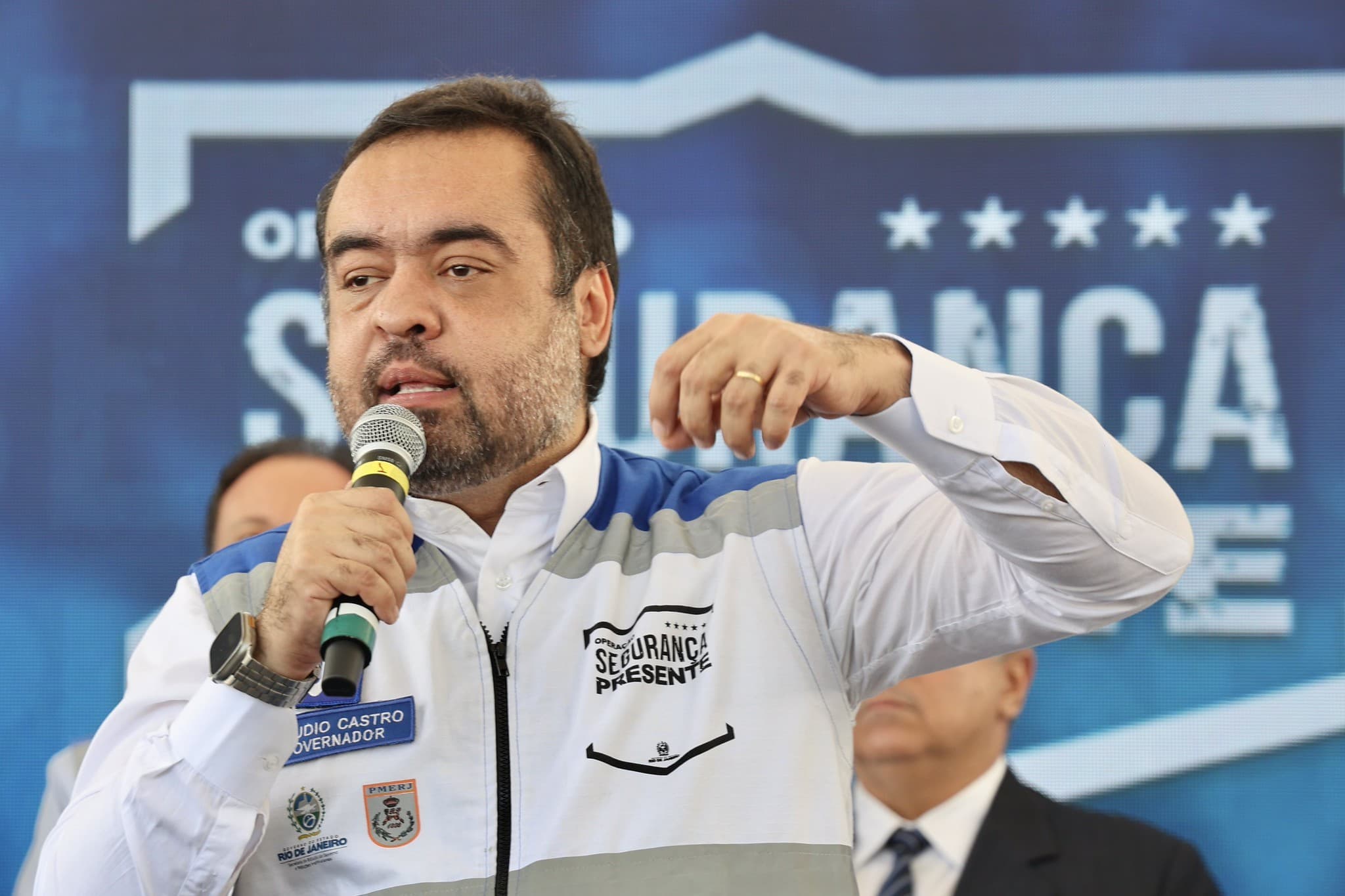 Cláudio Castro é alvo de operação da PF por favorecimento a empresa