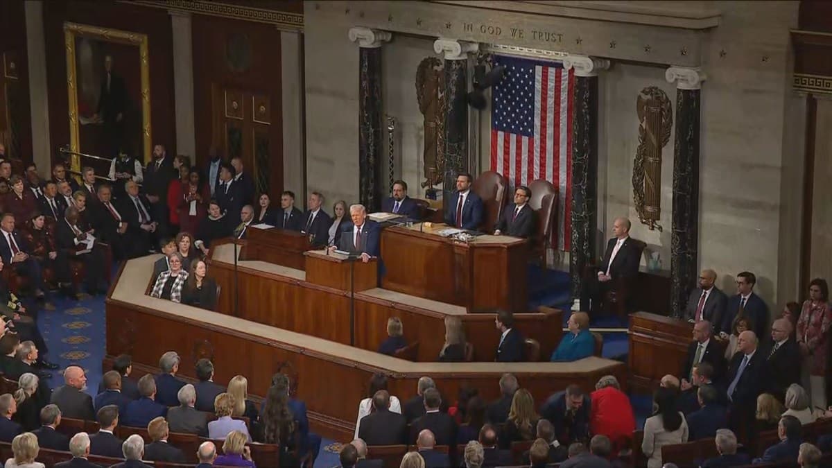 Queda na aprovação de Trump leva republicanos a mudar estratégia nas eleições