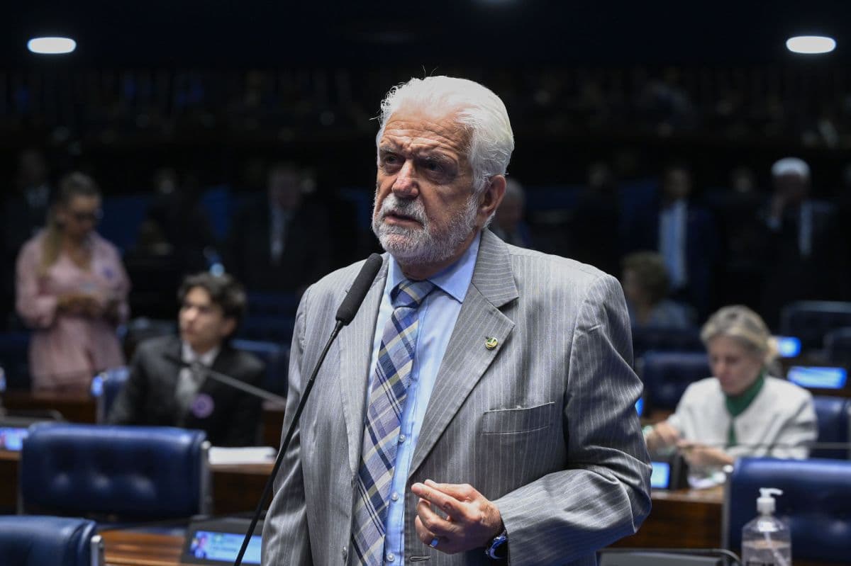 Senador Jaques Wagner critica PF e defende laços com banqueiro