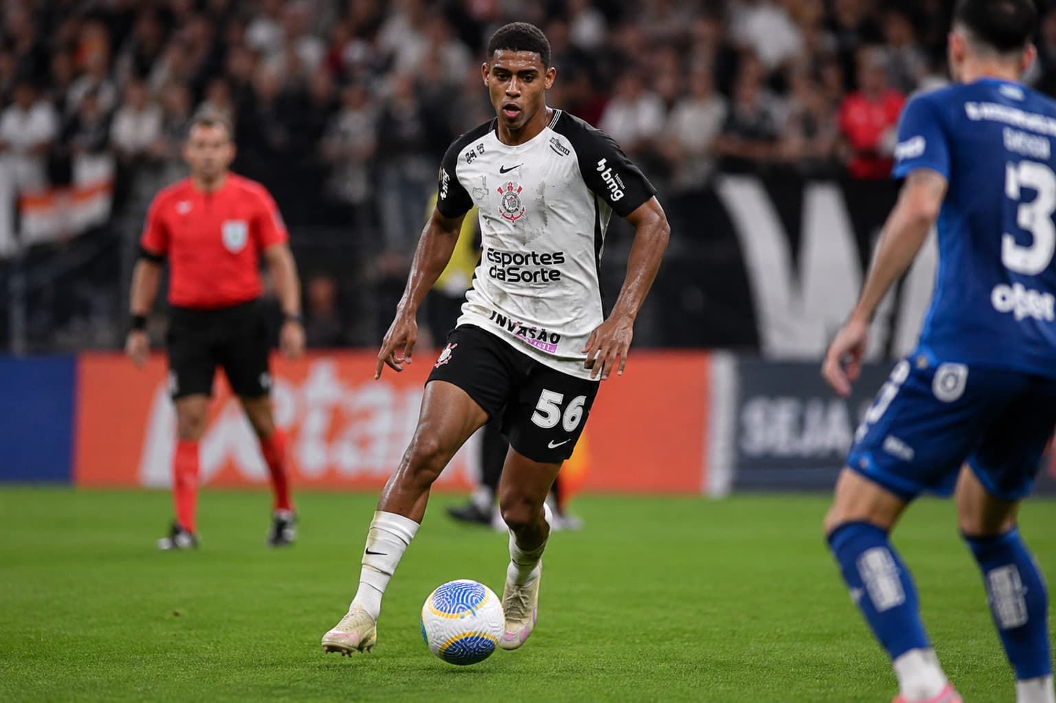 Corinthians confirma Seedorf e inicia reta final do Brasileirão em alerta após empate com o Vitória