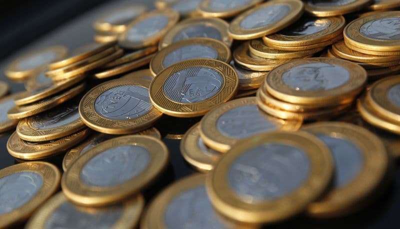 Taxa de juros futuros tem leve alta enquanto mercados analisam notícias