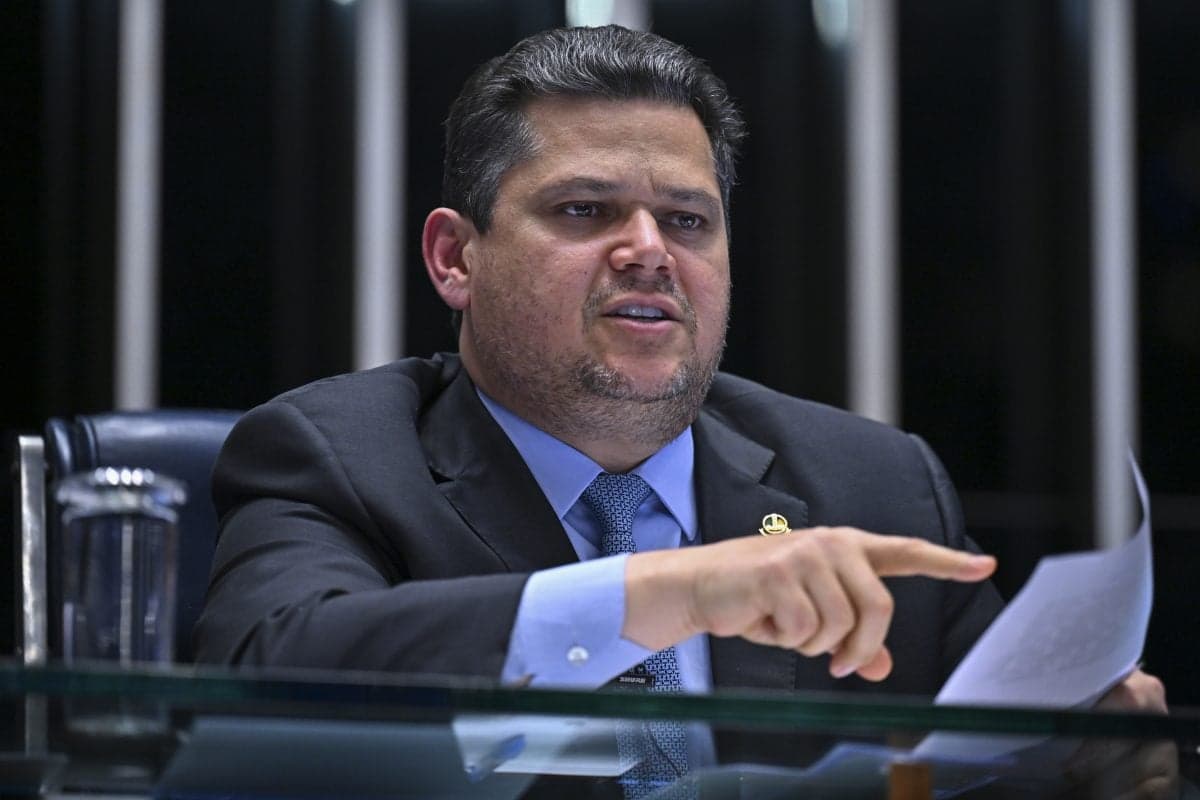 Davi Alcolumbre responde a ameaças de Uczai sobre PEC trabalhista