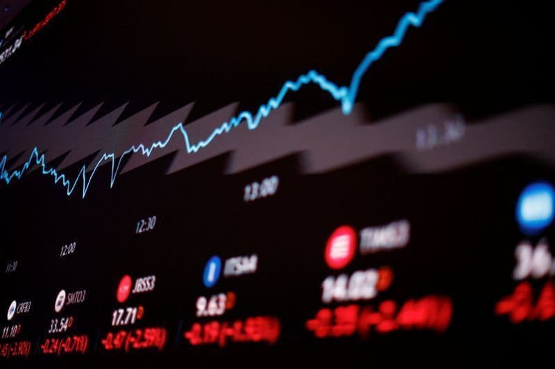 Bolsa paulista inicia semana em baixa, mas Petrobras apresenta resistência