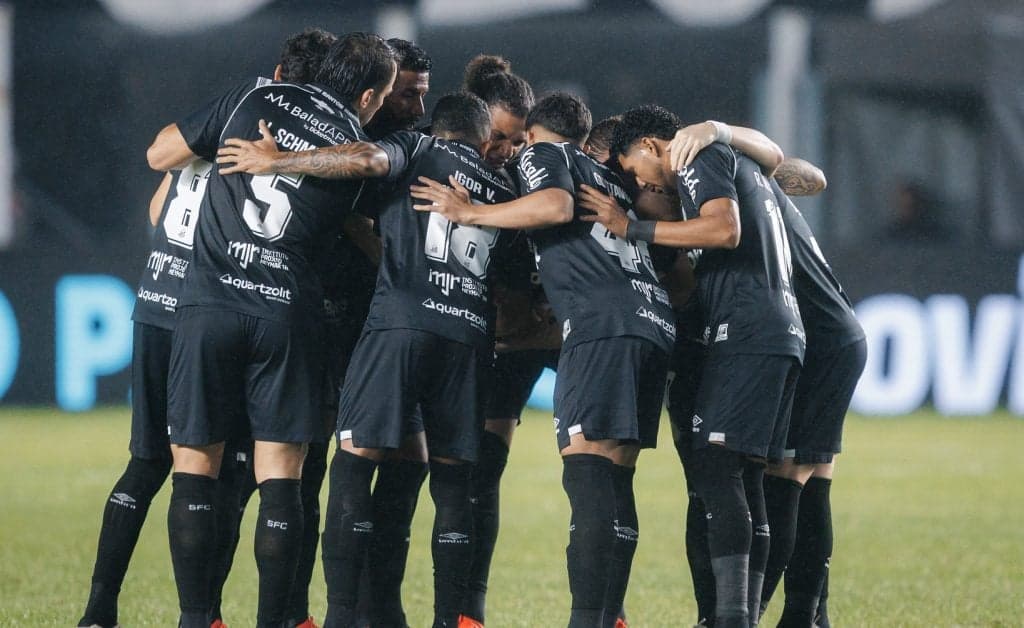 Santos enfrenta Atlético-MG em busca da semifinal da Sul-Americana
