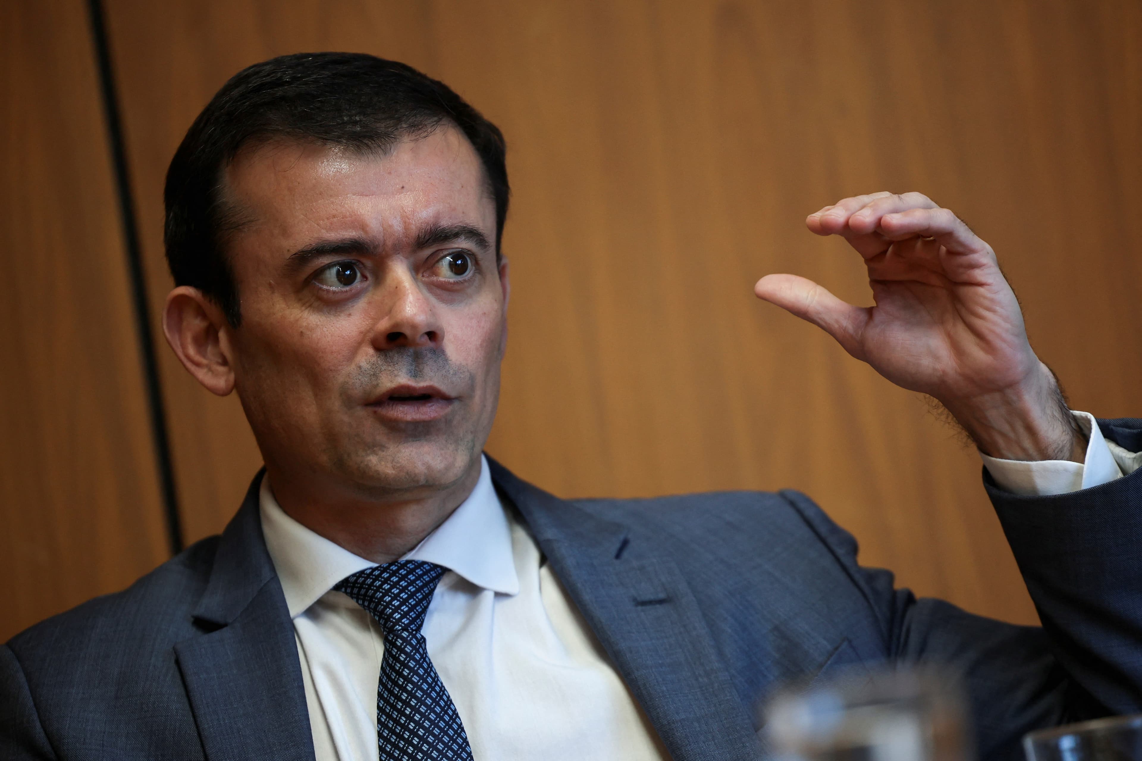 Brasil pode suspender subsídios de combustíveis se petróleo estabilizar