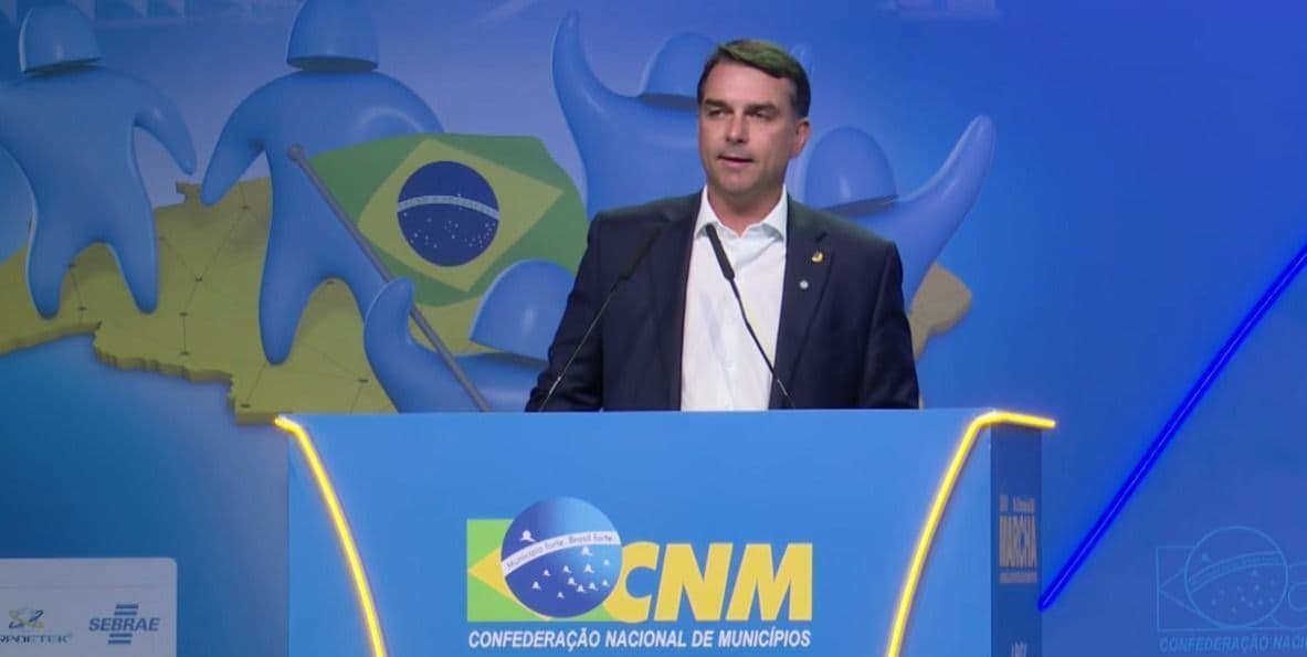 Flávio Bolsonaro propõe treinamento da Polícia Federal para guardas municipais