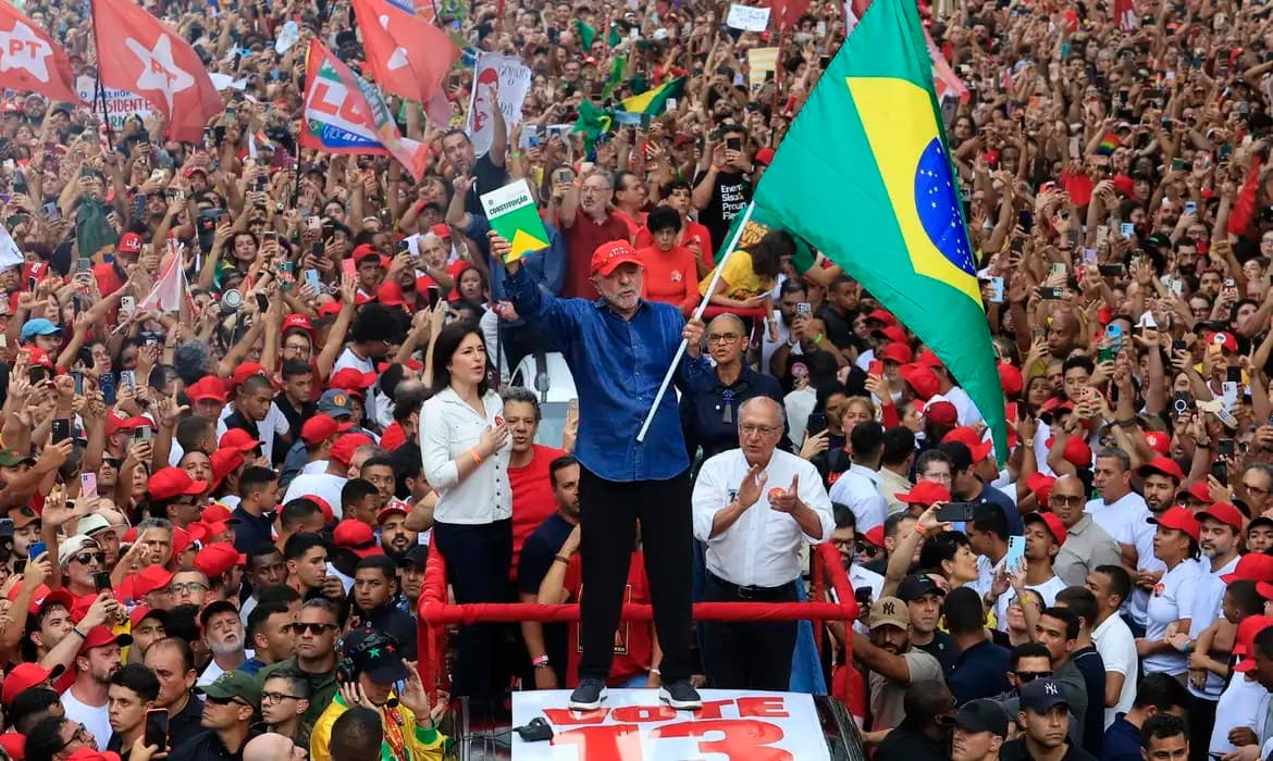 Partidos reconhecem vitória de Lula nas eleições, Flávio Bolsonaro não aceita resultado