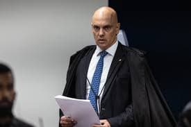 Moraes rejeita pedido de Bolsonaro para visita dos filhos no Dia do Pai