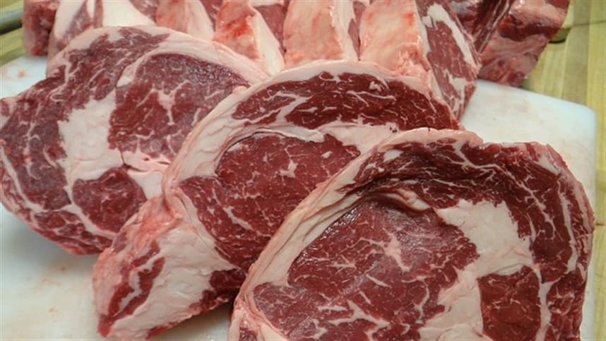Exportações de carne bovina brasileira batem recorde, superando desafios de mercado em 2024