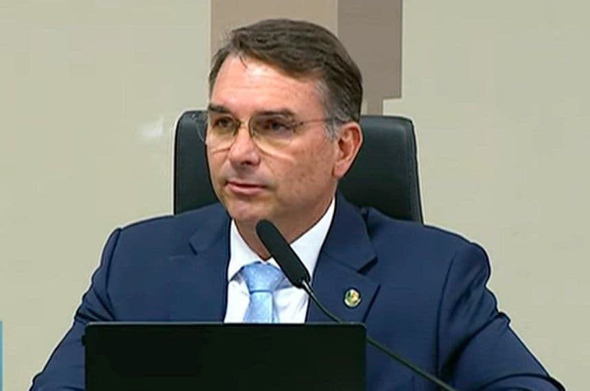 Flávio Bolsonaro mente em campanha e enfrenta frustração eleitoral