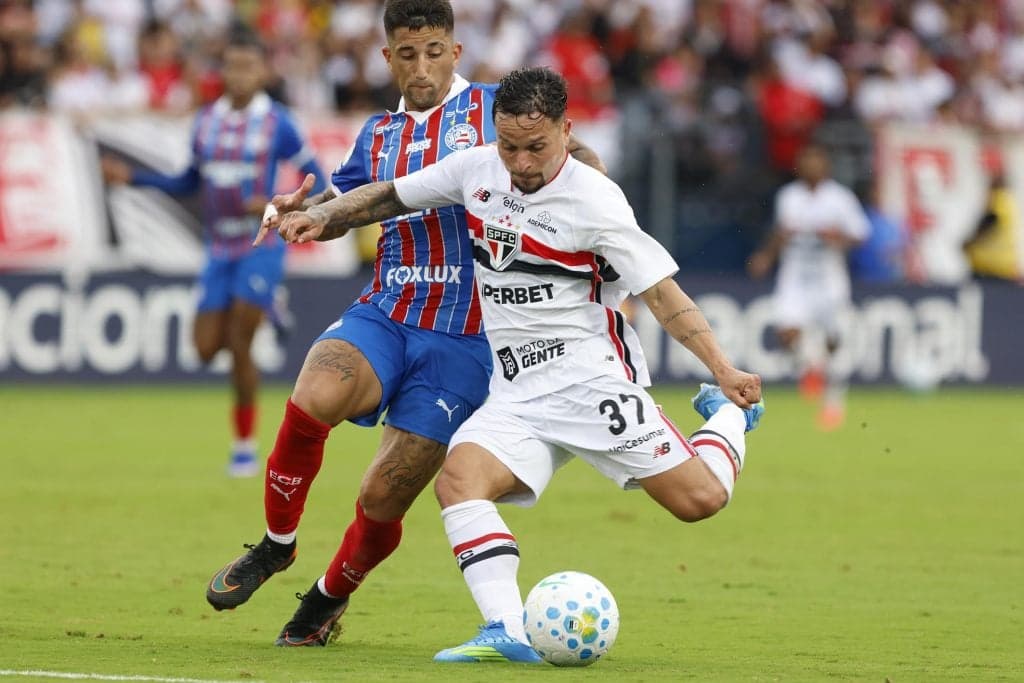 São Paulo enfrenta Bahia na luta por uma vaga na Libertadores