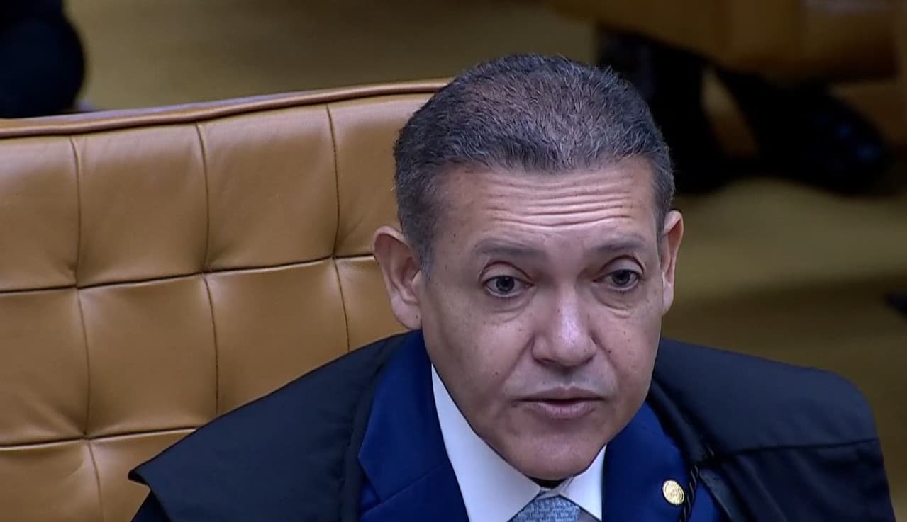 Mensagens de celular implicam ministro Kassio Nunes Marques em escândalo
