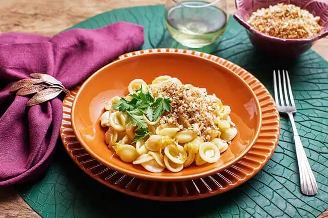 Macarrão com cebola caramelizada conquista internautas