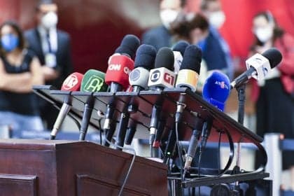 Relatório aponta aumento da violência contra jornalistas em 2025