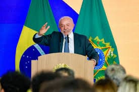 Votação do fim da escala 6x1 é destaque em nova propaganda de Lula