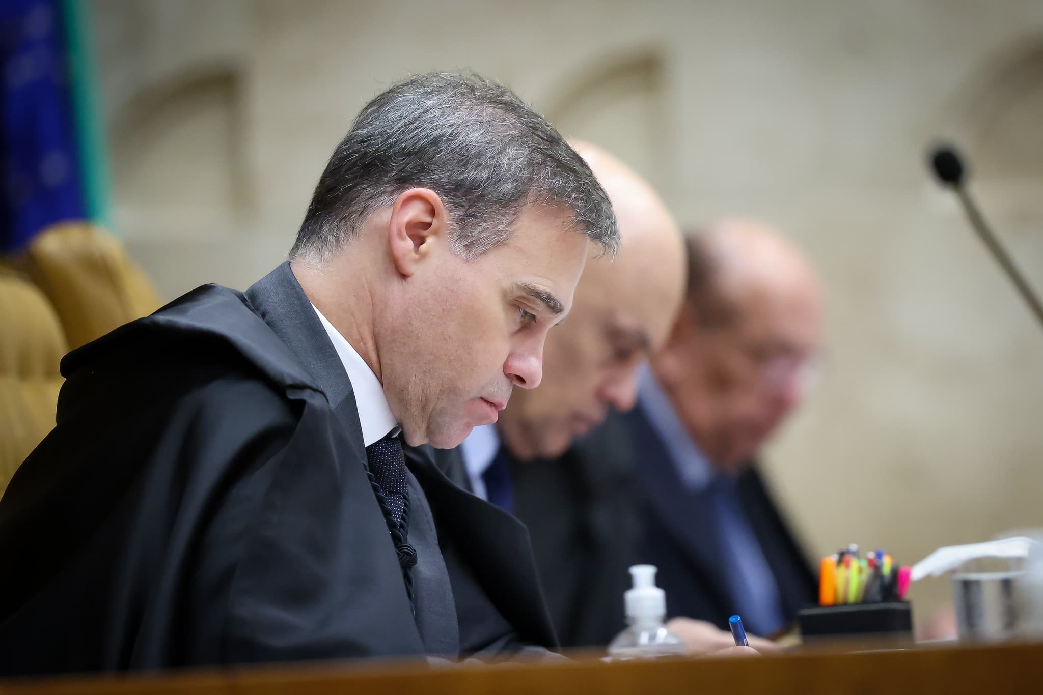 TSE considera restrições a canais de WhatsApp na véspera do segundo turno