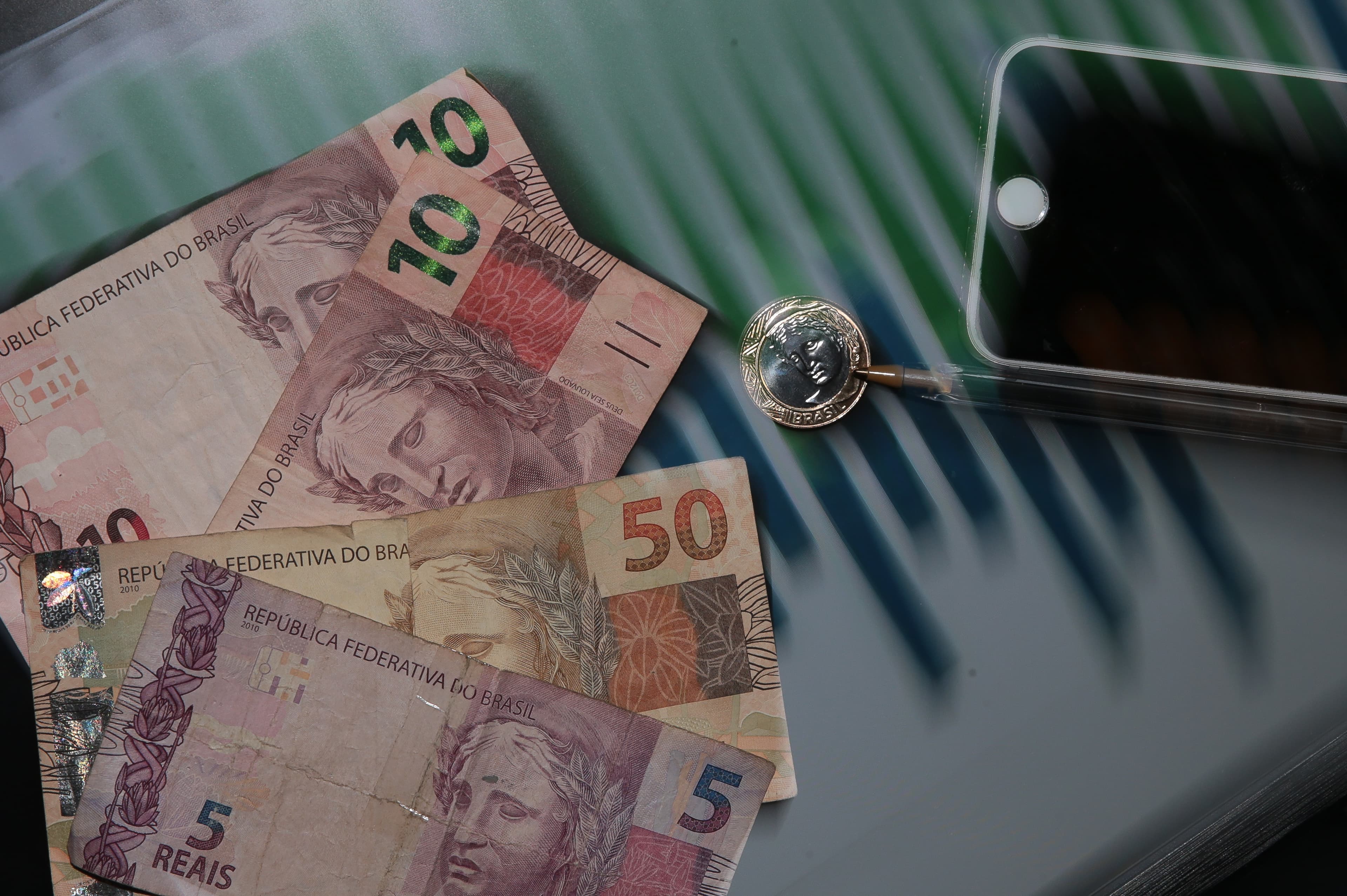 Mesmo com aumento salarial, brasileiros enfrentam perda de poder de compra