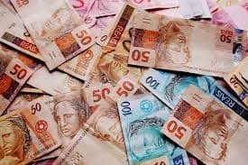 Antecipação do décimo terceiro salário traz alívio financeiro