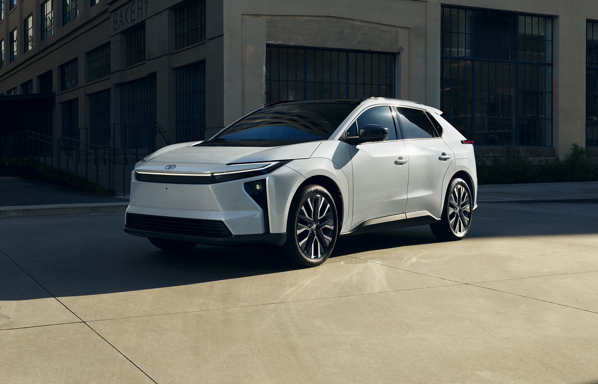 Toyota lança SUV elétrico bZ4X no Brasil