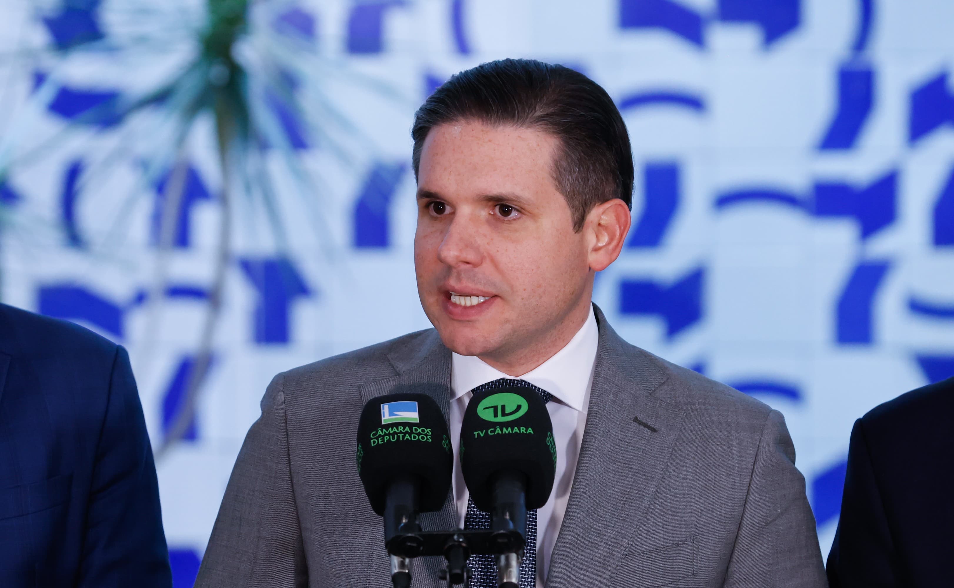 Hugo Motta rejeita projeto de renegociação de dívidas rurais