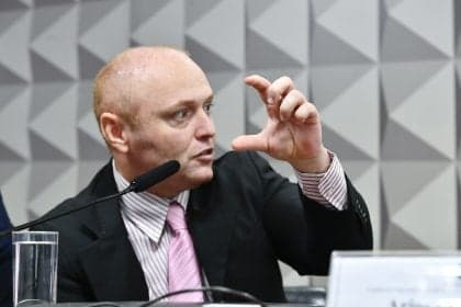 Moraes autoriza progressão para regime aberto de hacker condenado