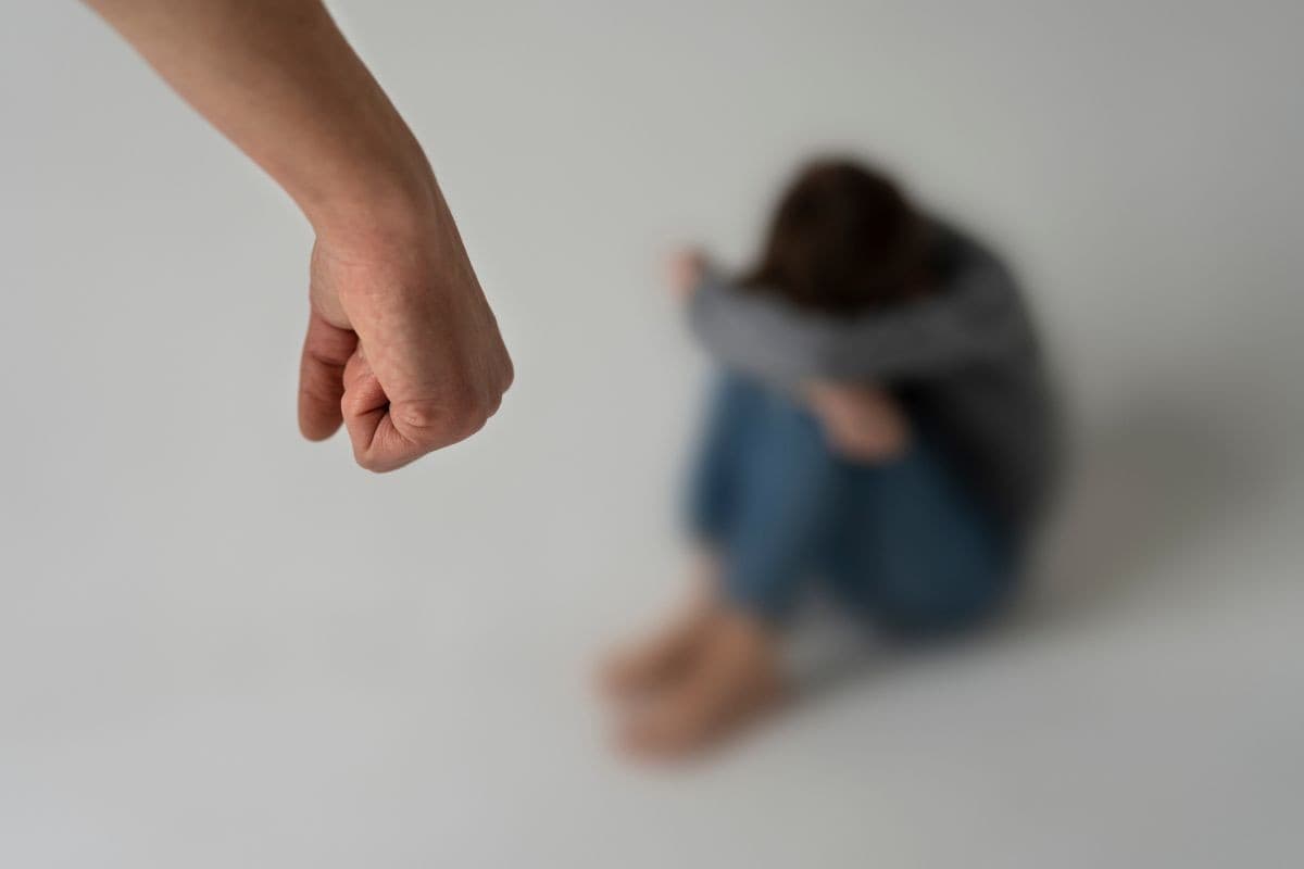 TST multiplica indenização de copeira demitida por proteção contra violência
