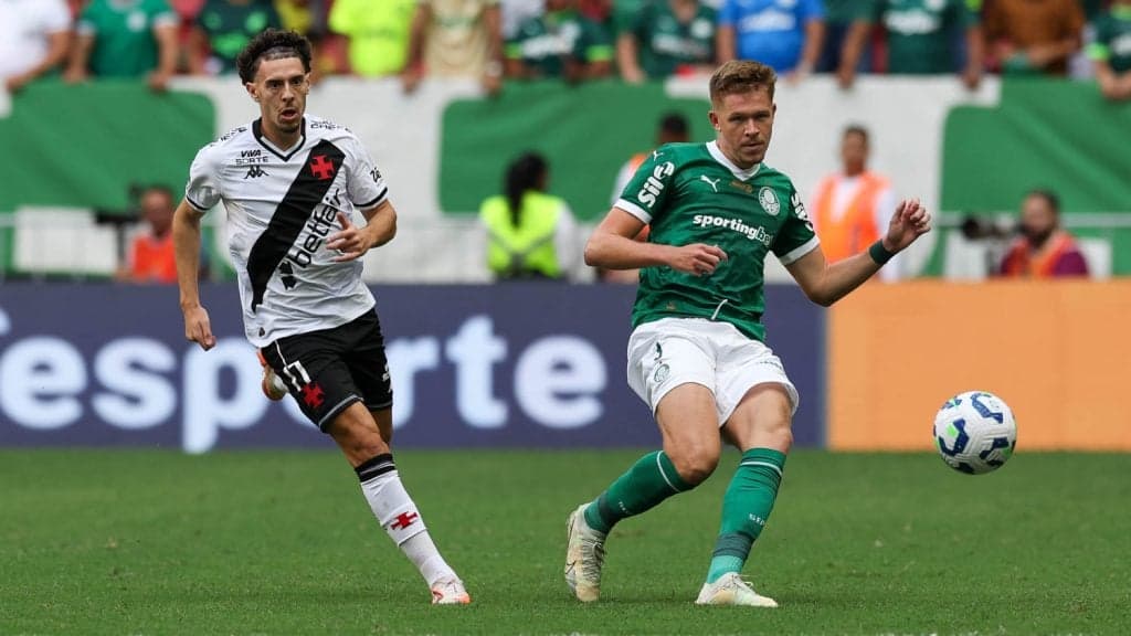 Palmeiras aguarda resultado de Flamengo e Corinthians após vitória sobre São Paulo