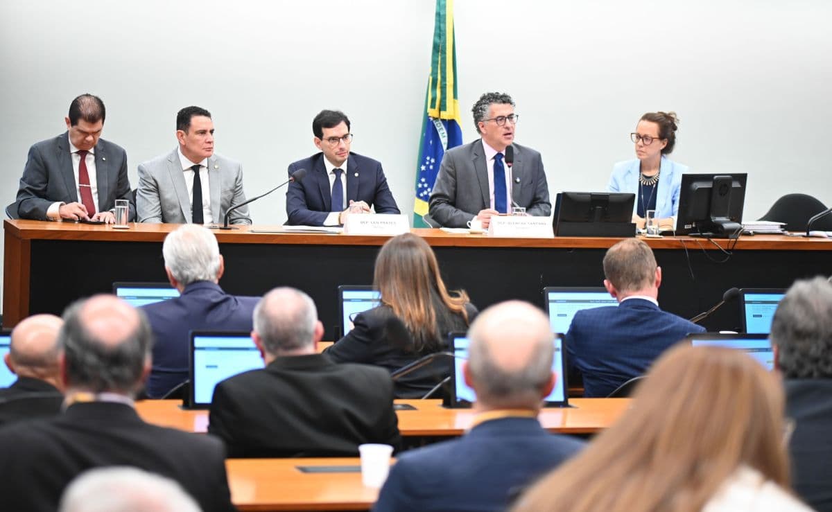 Relator pede mais tempo para ajustar PEC da jornada de trabalho