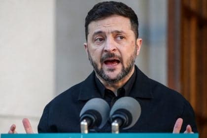 Presidente da Polônia retira condecoração de Zelensky