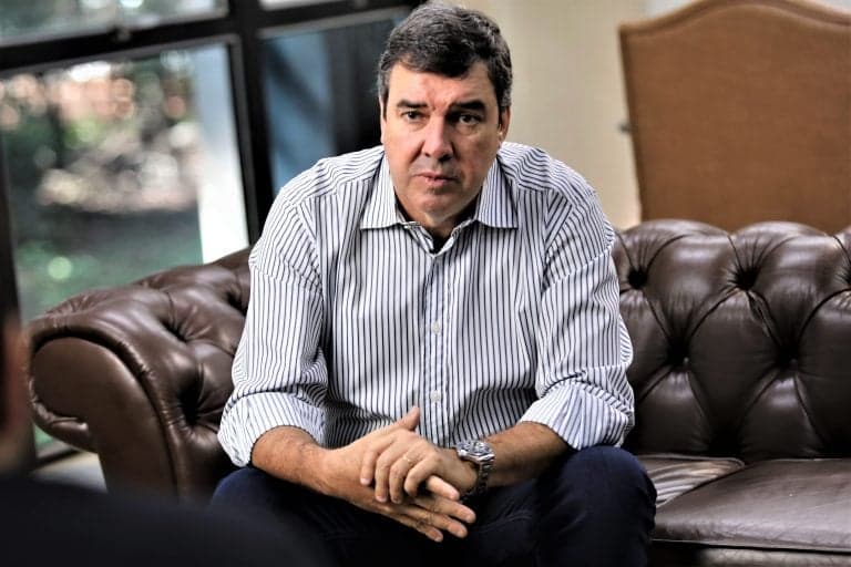Eduardo Riedel é reeleito governador de Mato Grosso do Sul no primeiro turno