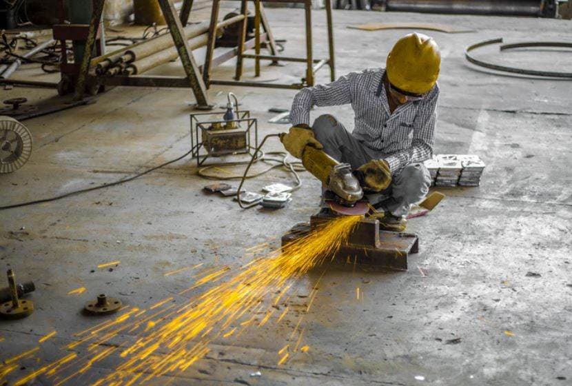 Produção industrial dos EUA cai 0,5% em março e decepciona analistas